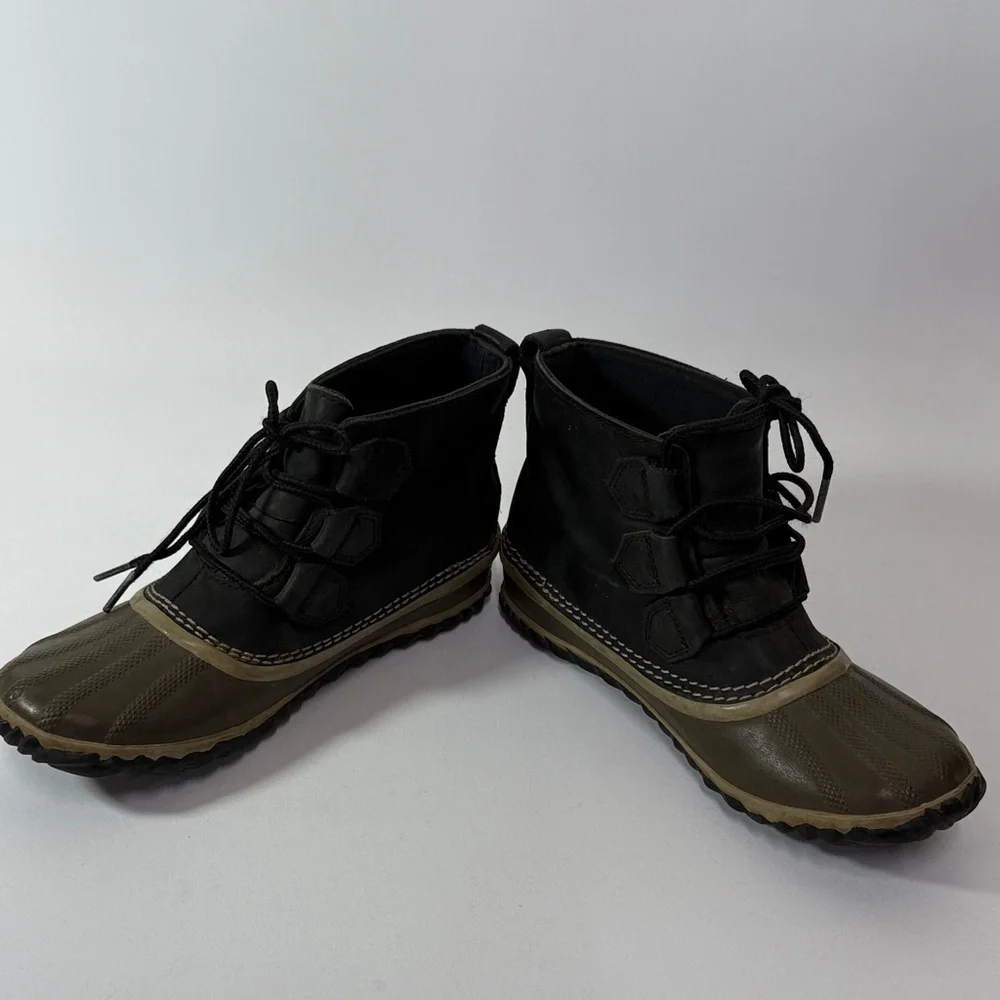 Sorel Out N About Waterproof Leather and Rubber Ankle Boots Sz 6